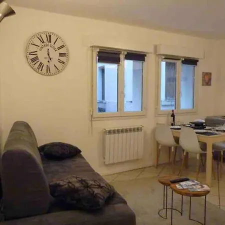 Apartment Centre Grand T2 Entierement Renove *