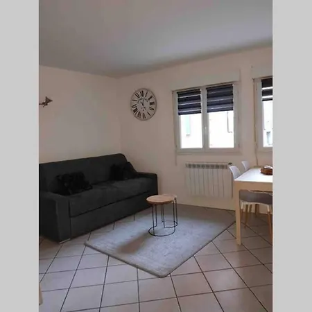 Centre Grand T2 Entierement Renove