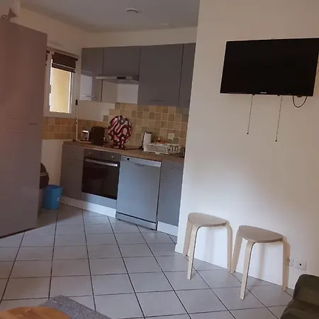 Centre Grand T2 Entierement Renove