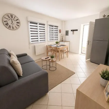 Centre Grand T2 Entierement Renove
